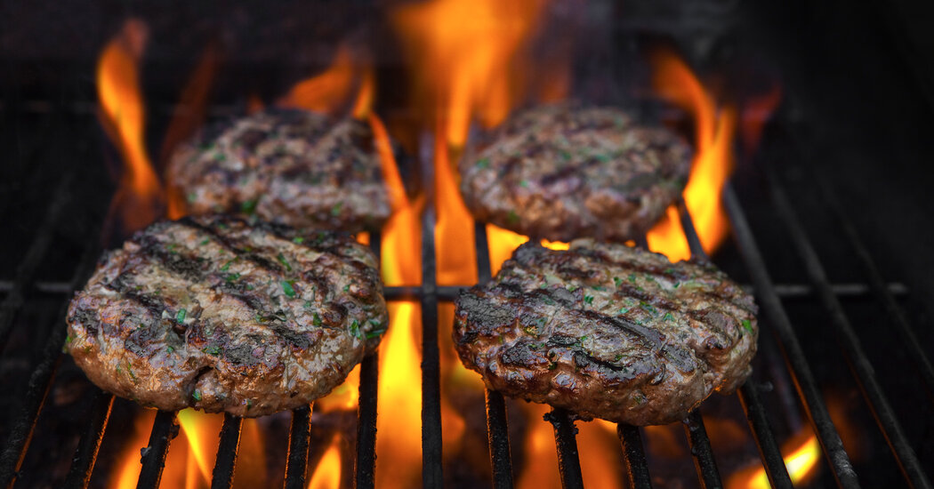 El impacto de la guerra comercial en tu parrilla: hamburguesas más caras